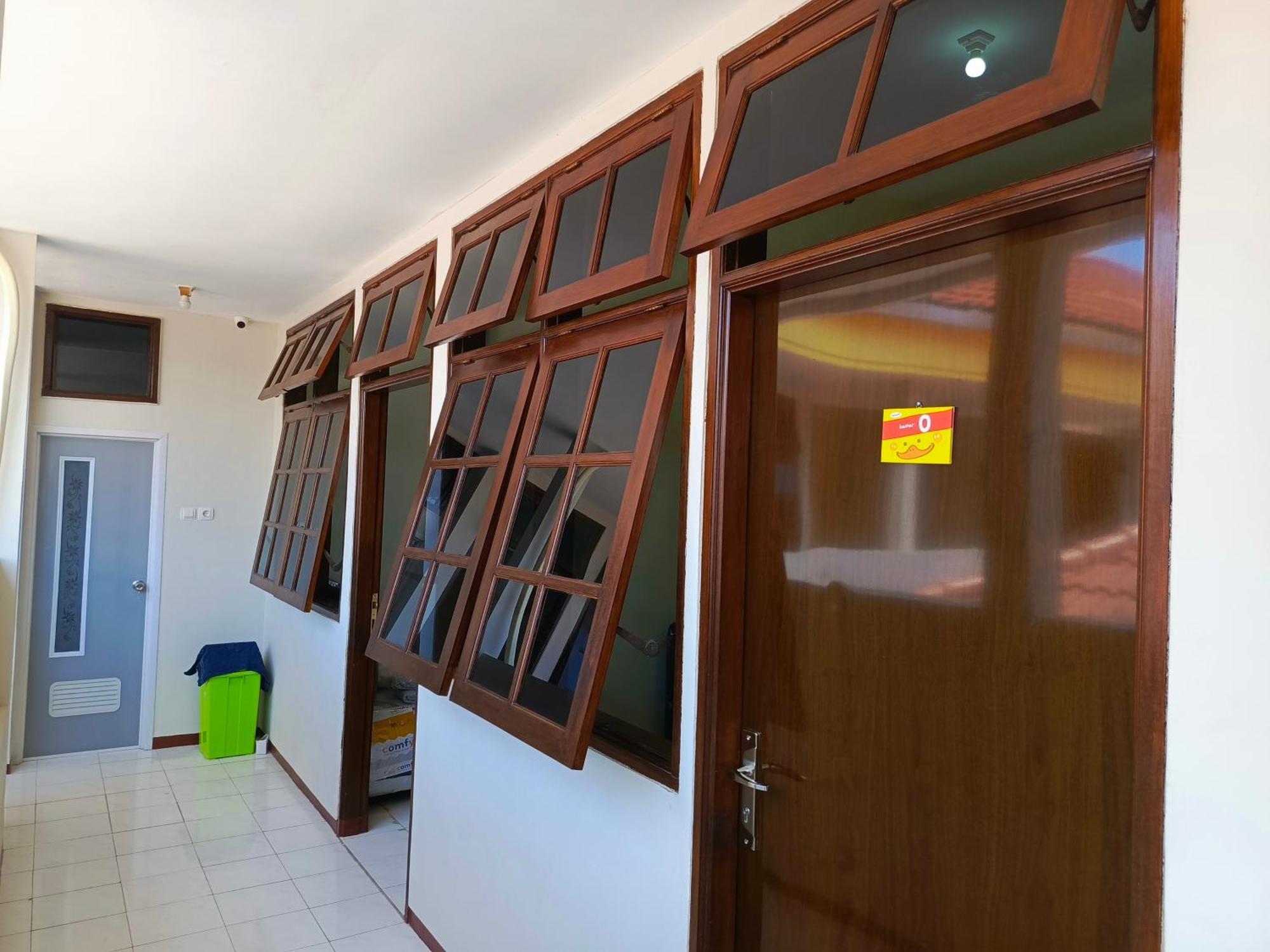 Bebek Kuning Residence Blimbing  Buitenkant foto